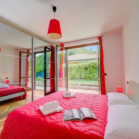 Il Sole Di Mirasole Garden House In - Happy